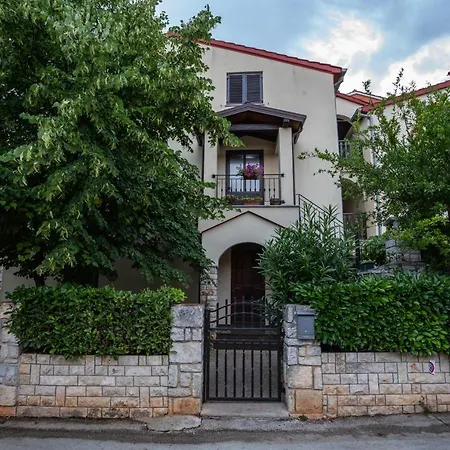 Exclusive Annex * Ρόβινι