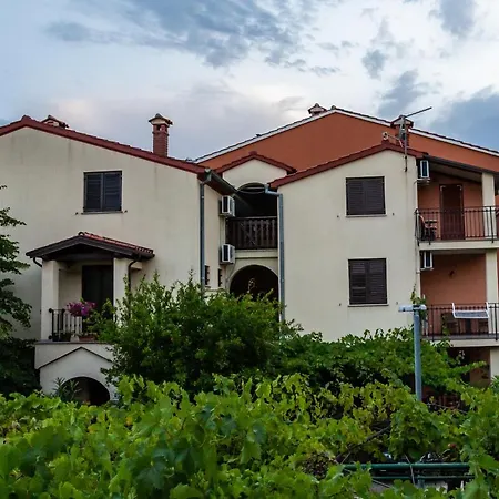 Exclusive Annex * Ρόβινι