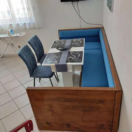 Exclusive Annex Ρόβινι