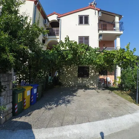 Exclusive Annex Ρόβινι